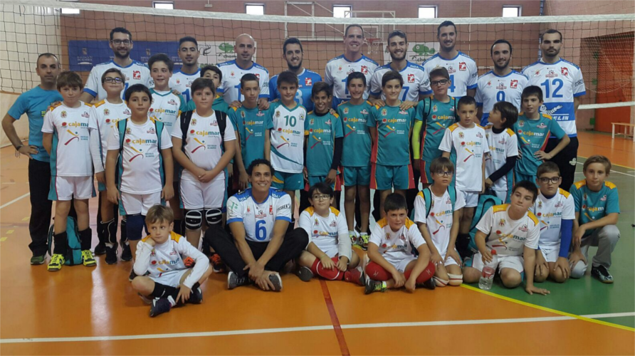 Alevines con equipo senior - Mintonette Almería.